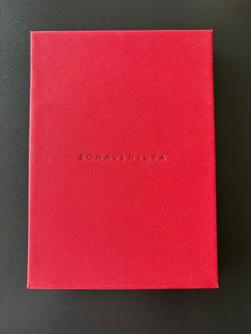 【こおぶた】ボナベンチュラ iPhone 15 ケース ＆ロングストラップ