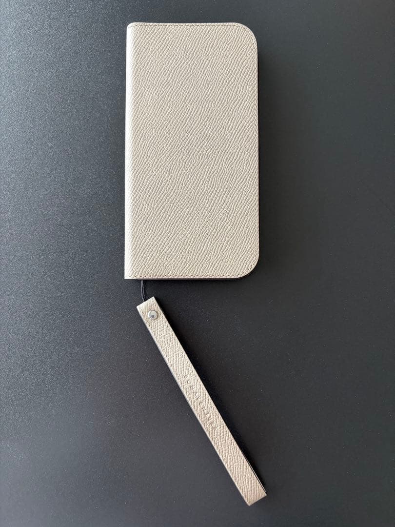 【こおぶた】ボナベンチュラ iPhone 15 ケース ＆ロングストラップ