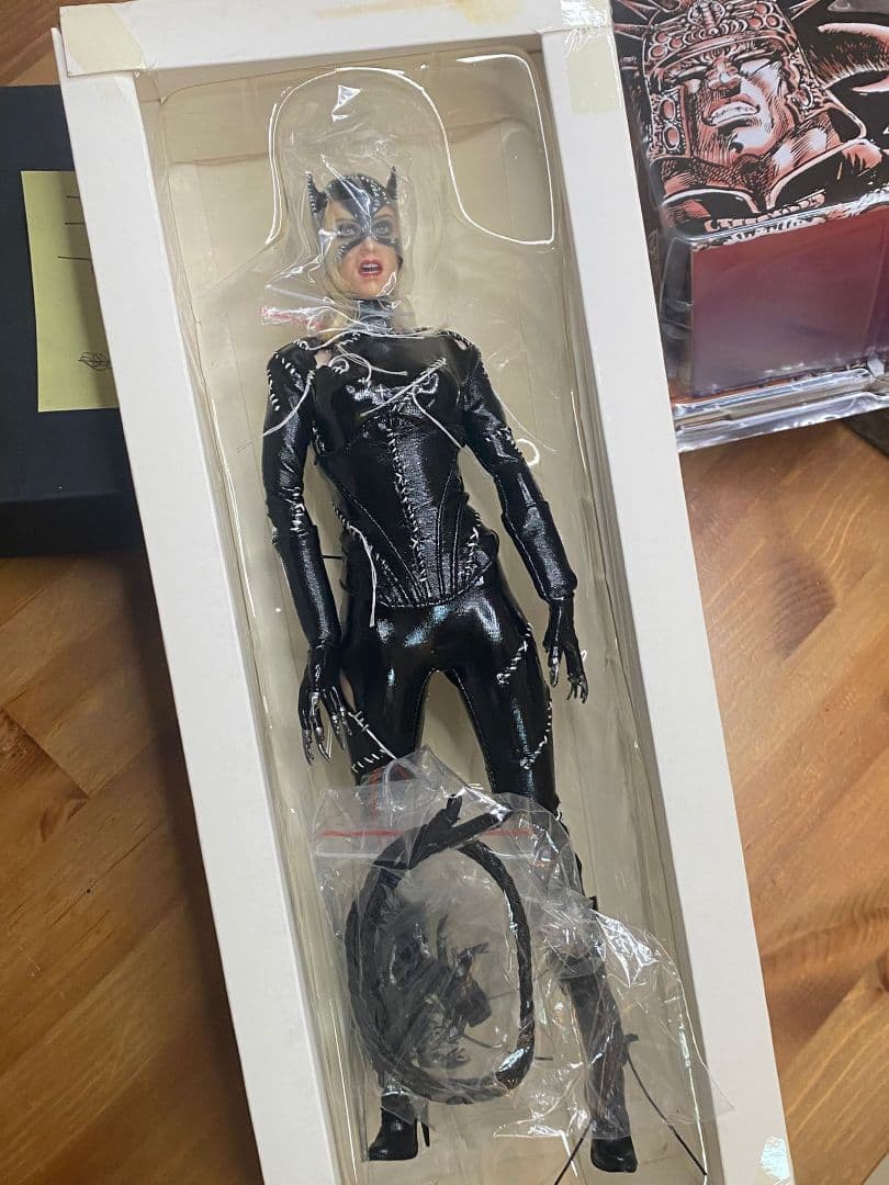 Supermadtoys 1/6 キャットウーマン／バットマン 戦闘後版