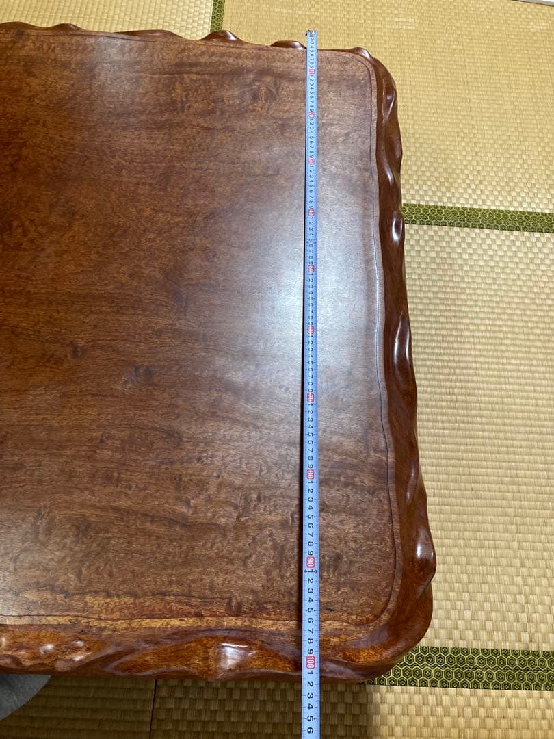 【高級】一枚板　木製長方形座卓 濃い茶色 装飾的な縁取り　アンティーク