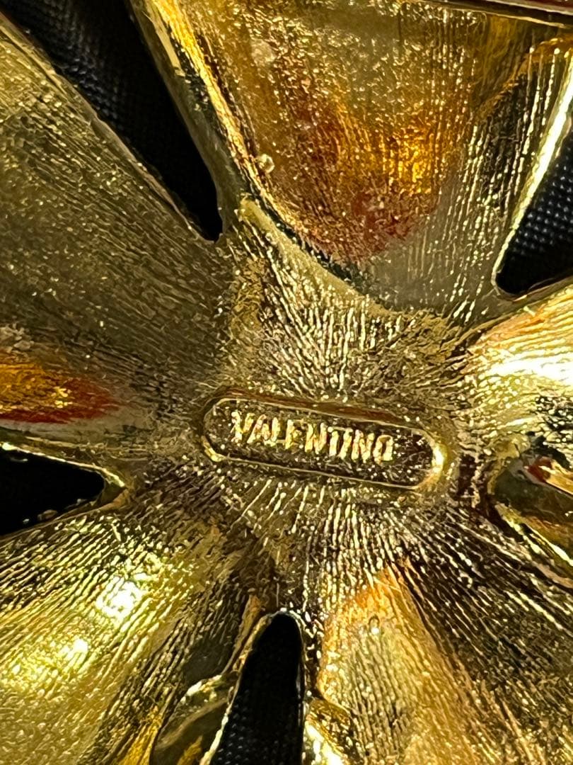 VALENTINO ヴァレンティノ エナメル 大判 ブローチ