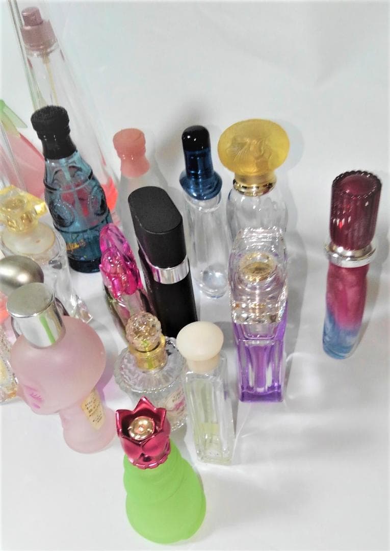 香水 空瓶 いろいろな香水のボトルのみ コレクションにいかが？ 送料無料　③