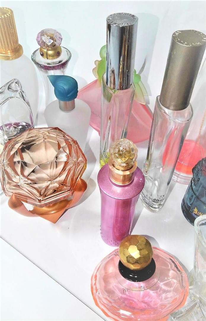香水 空瓶 いろいろな香水のボトルのみ コレクションにいかが？ 送料無料　③