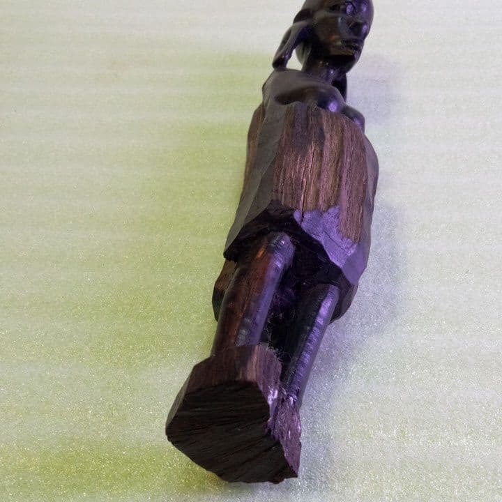 マコンデ族の黒檀男女像