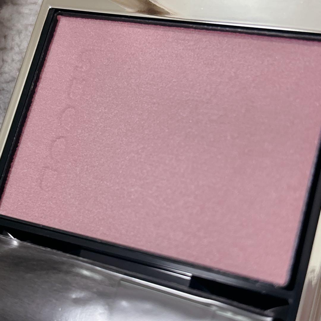 SUQQU メルティング パウダー ブラッシュ 105 白空