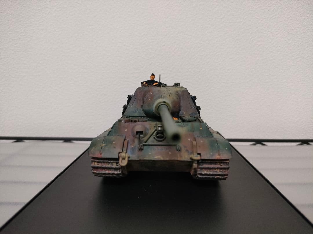 タミヤ1/48ドイツヤークトタイガー完成品　（ディスプレイケース付き）