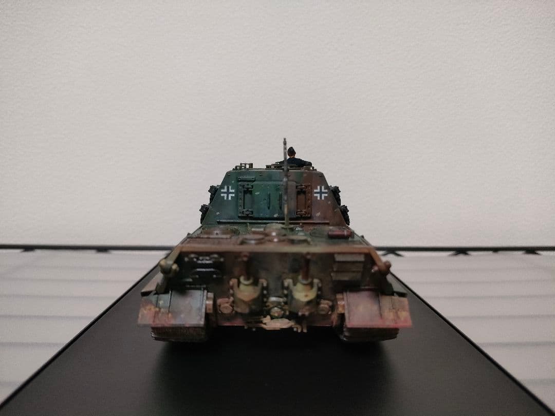 タミヤ1/48ドイツヤークトタイガー完成品　（ディスプレイケース付き）