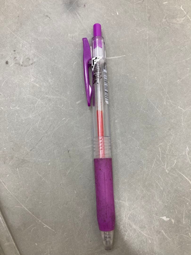 ただの汚いボールペンです