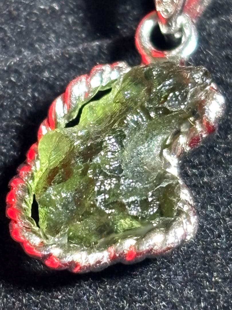 【新入荷】モルダバイトペントプ　鑑定書付き　隕石（新品未使用）高品質　希少！最強