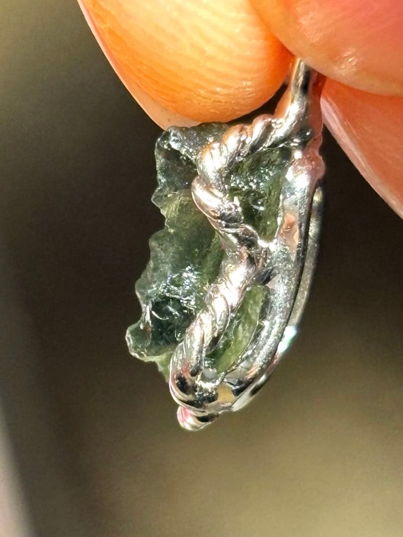 【新入荷】モルダバイトペントプ　鑑定書付き　隕石（新品未使用）高品質　希少！最強