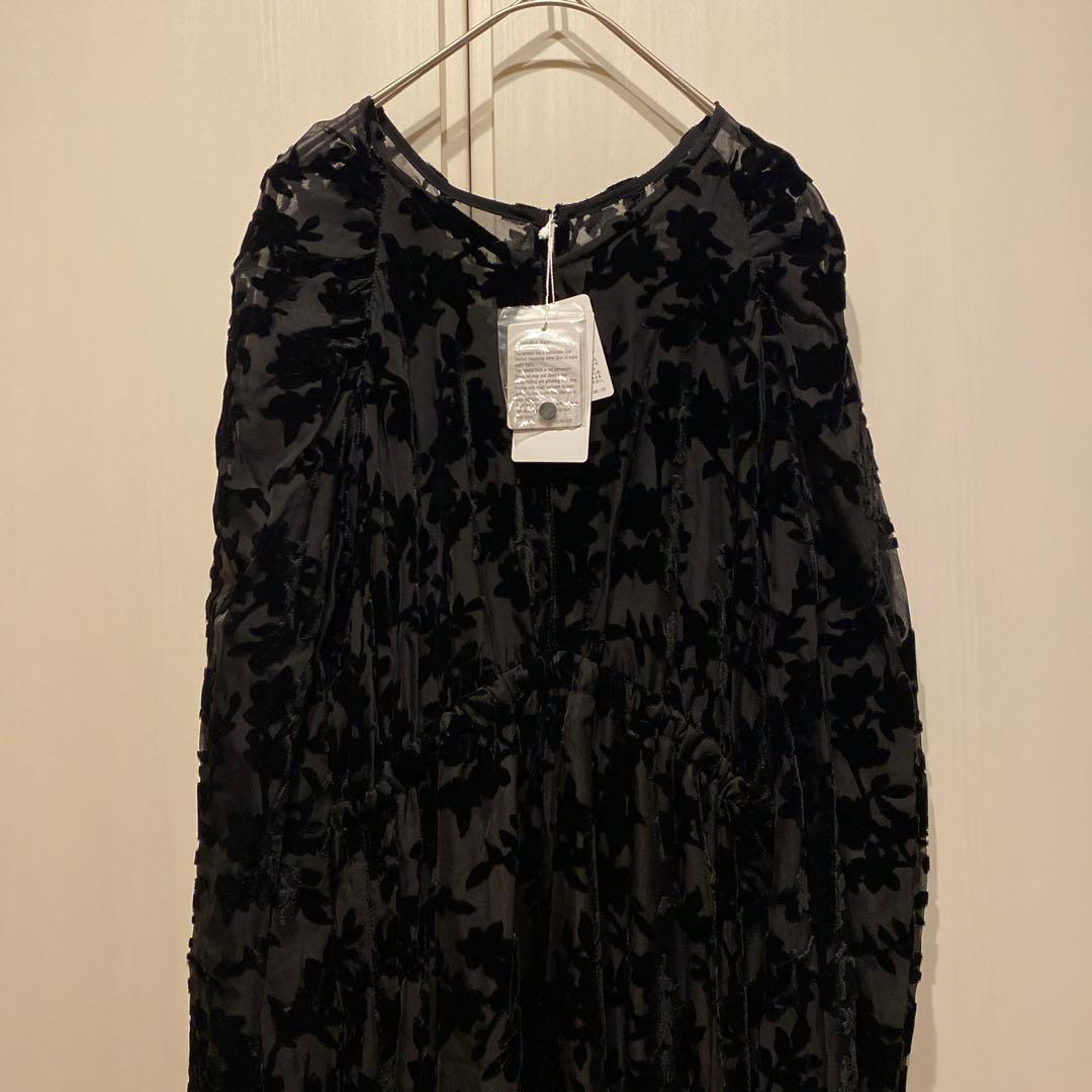 新品タグ付　URBANRESEARCH ベロアジャガードVネックワンピース