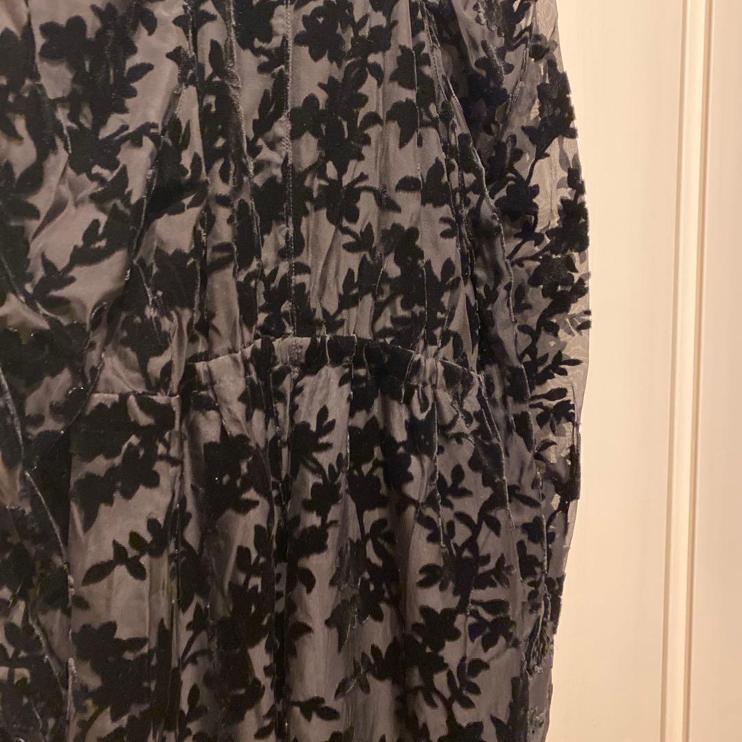 新品タグ付　URBANRESEARCH ベロアジャガードVネックワンピース