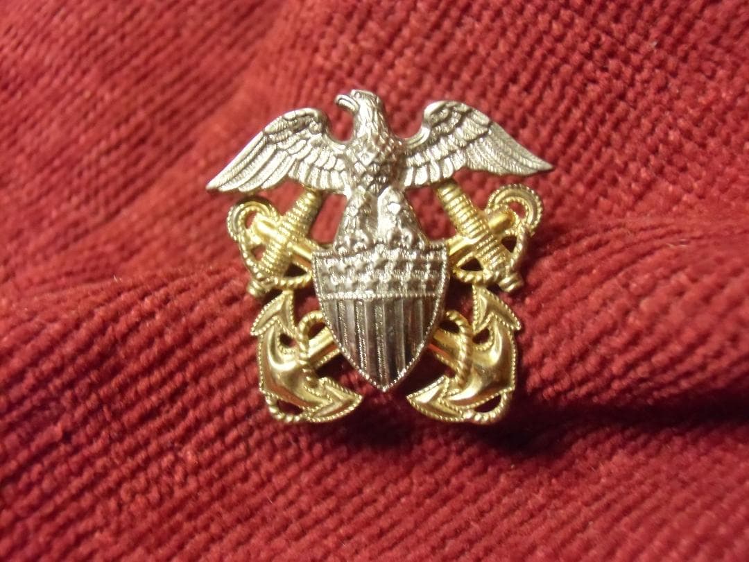 ★１９４０年代＊アメリカ軍＊海軍＊銀製＋金張り製＊将校略帽章（実物）