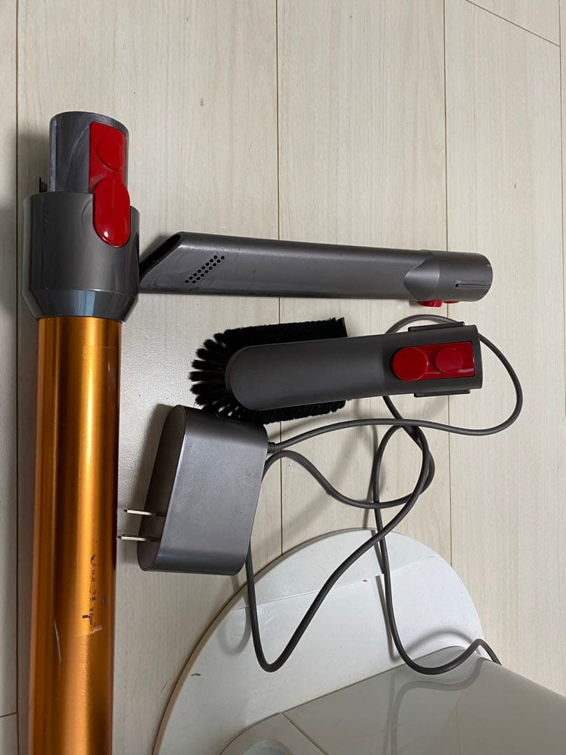 Dyson ダイソンSV12本体とアタッチメントセット　ジャンク品