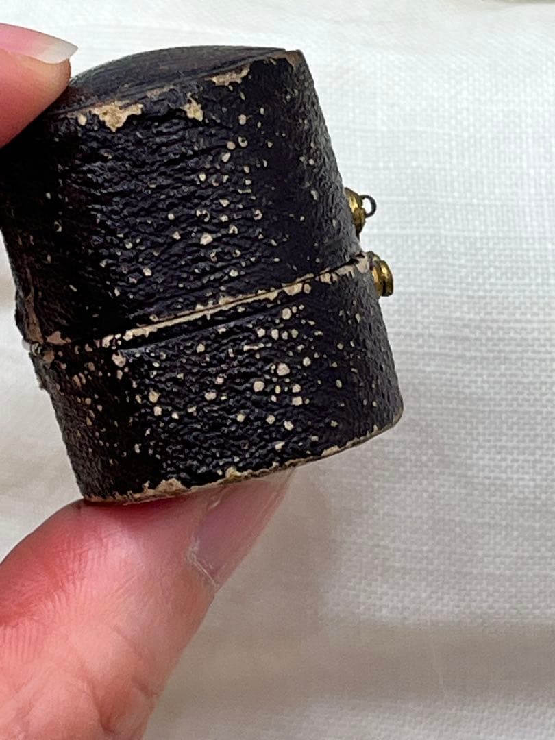 英国アンティークジュエリーボックス レザーラウンド 19世紀末〜1900年頃