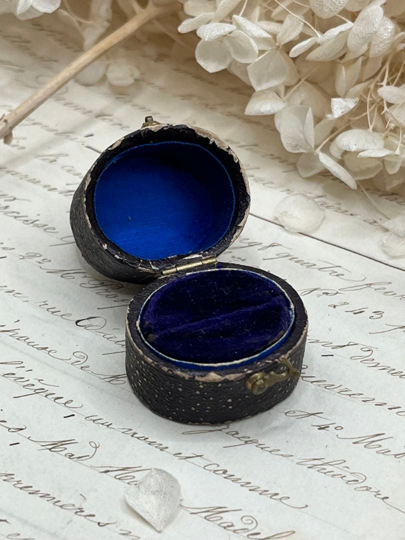 英国アンティークジュエリーボックス レザーラウンド 19世紀末〜1900年頃