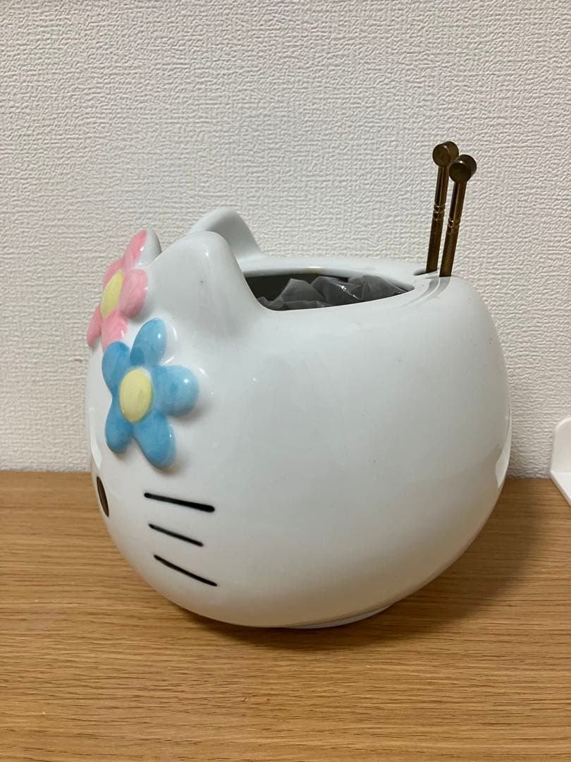 ハローキティ　火鉢風インテリア　陶器製　フェイス型　1998年製