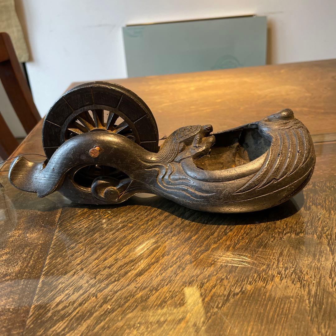 墨壺　昔の大工さんが柱や梁に標を付ける為の道具です　現在では花器等の器に利用