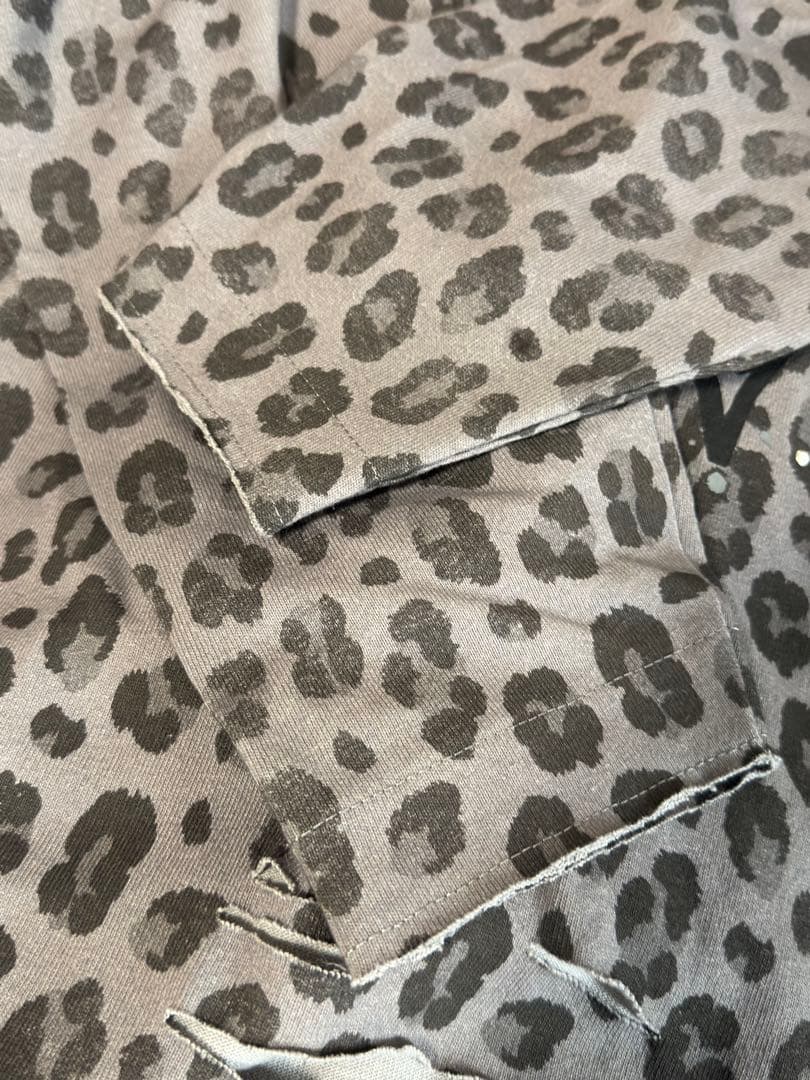 【GRANCY】 総柄ラインストーングラフィックロンＴ グレー Sサイズ