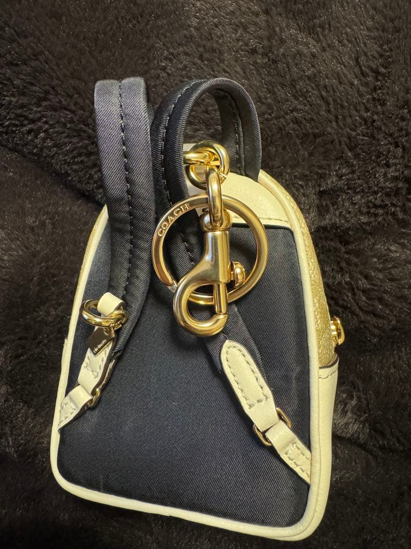 新品未使用 COACH ミニ バックパック チャーム　小物入れ