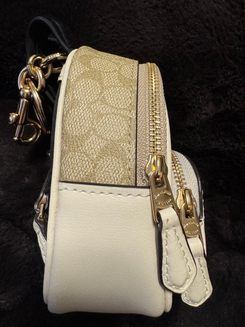 新品未使用 COACH ミニ バックパック チャーム　小物入れ