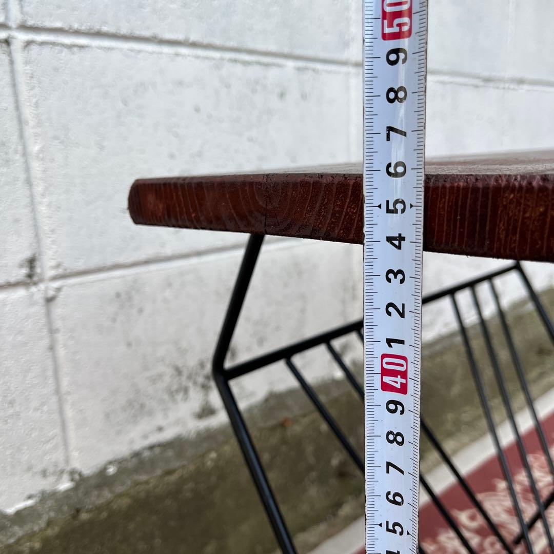 古家具◾️木製天板 一枚板×アイアン マガジンラック付き サイドテーブル 飾り台