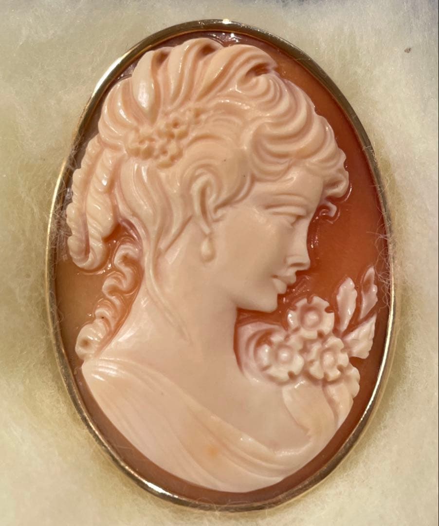 未使用品【イタリアローマのカメオ専門店で購入】カメオブローチ 女性の横顔 花