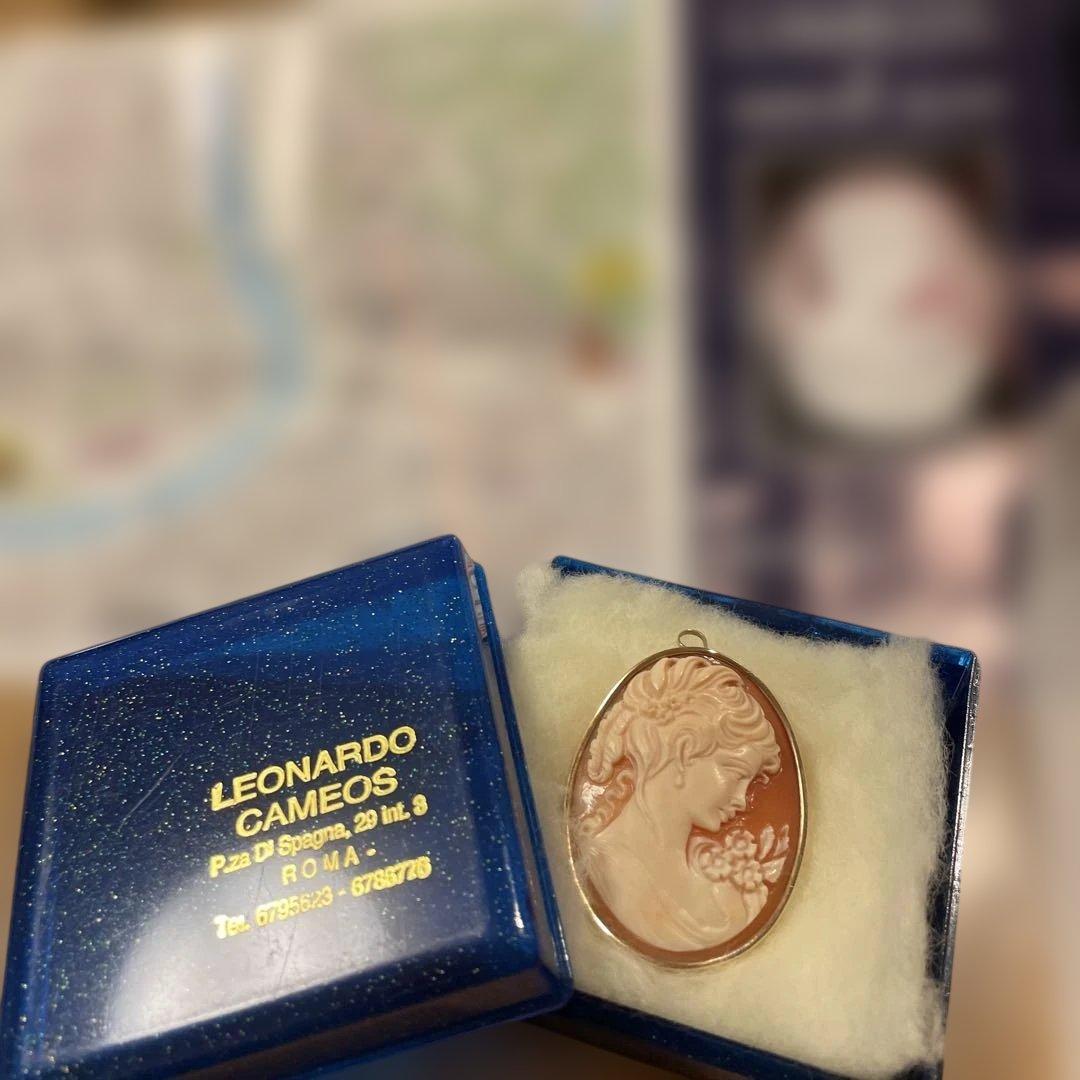 未使用品【イタリアローマのカメオ専門店で購入】カメオブローチ 女性の横顔 花