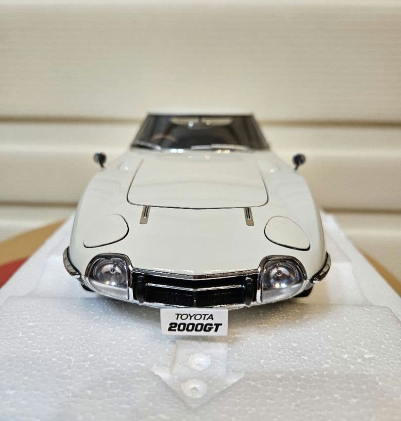 オートアート1:18 TOYOTA 2000GT ワイヤースポークホイール