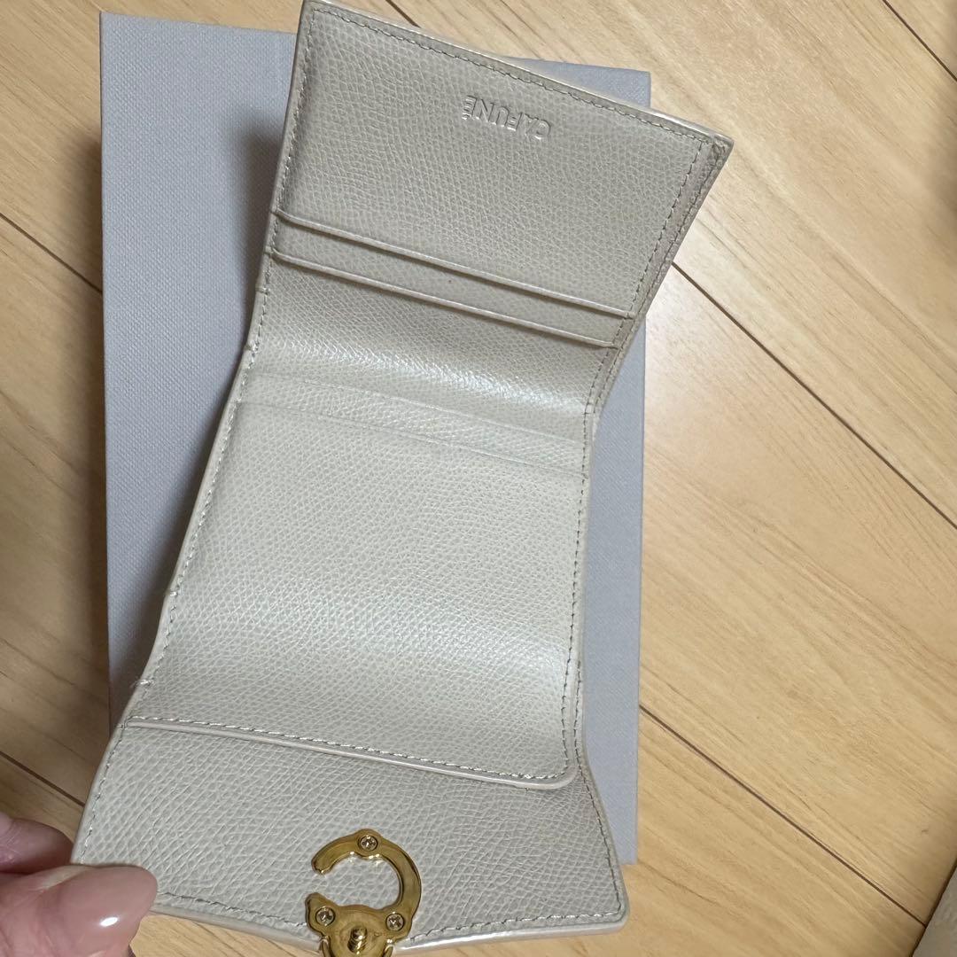 ホワイトレザー 三つ折り財布　カフネ　cafune