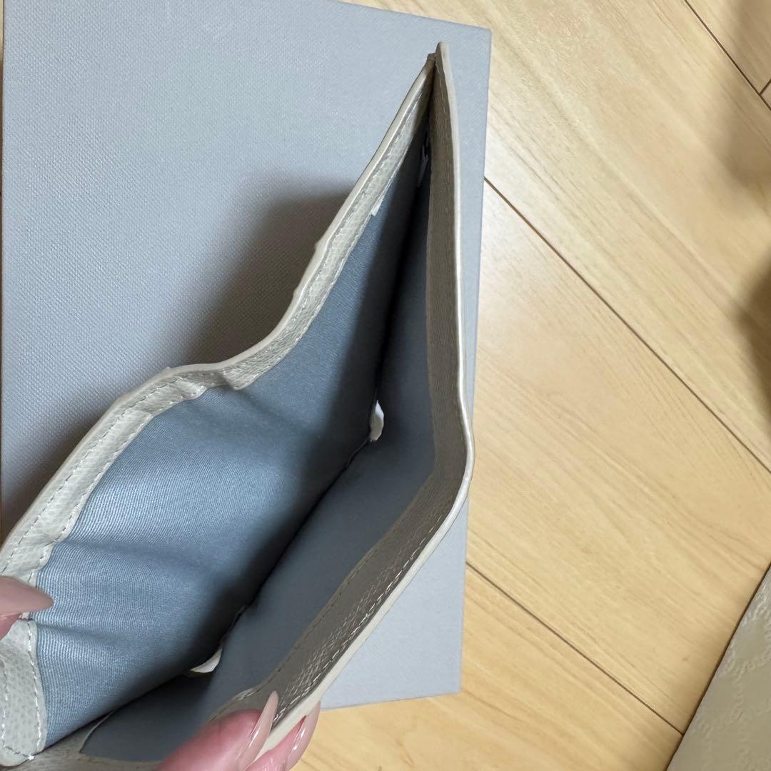 ホワイトレザー 三つ折り財布　カフネ　cafune