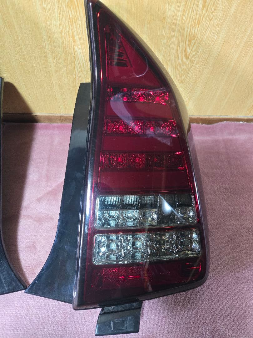 30プリウス クリスタルアイファイバーフルLEDテール　2個セット