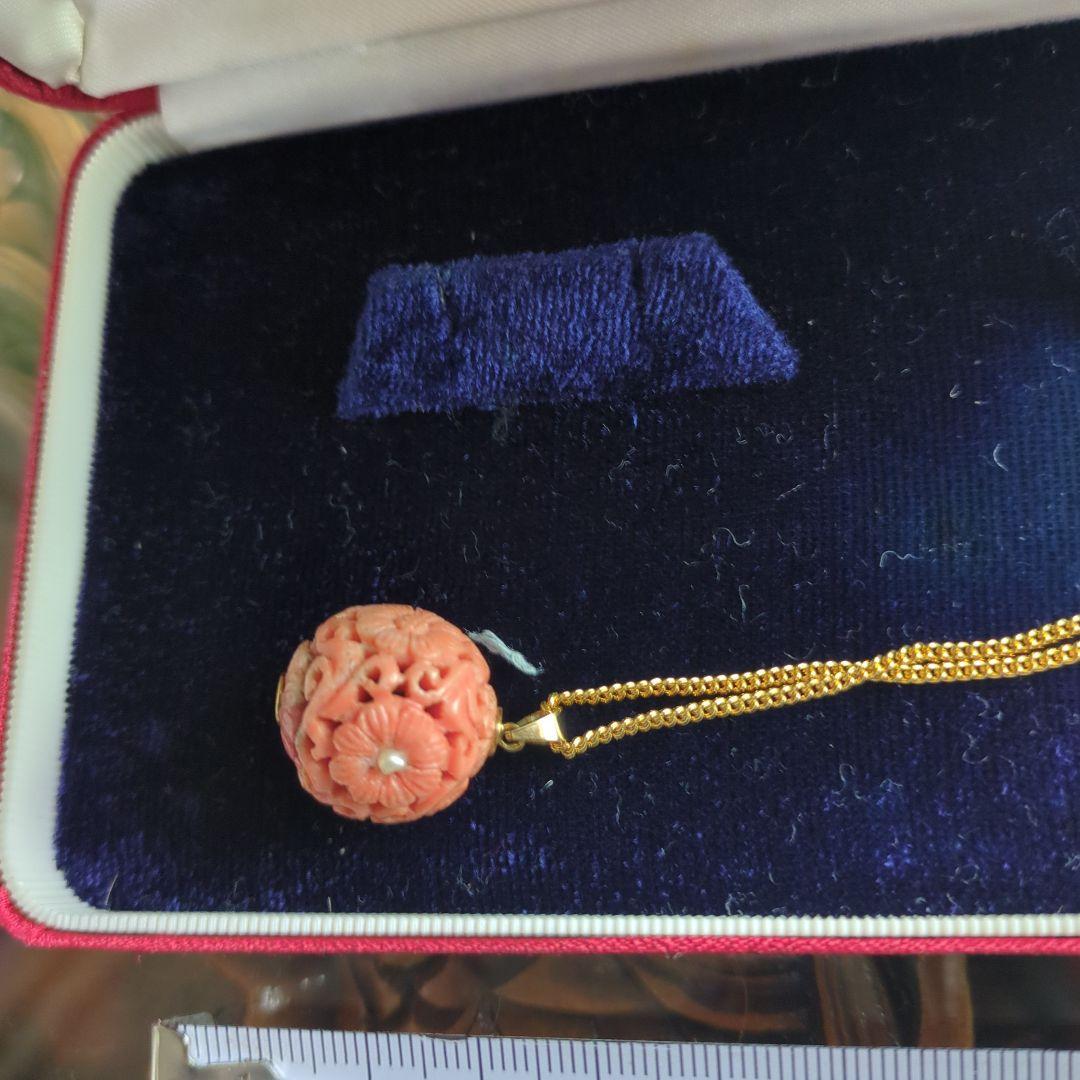 アンティーク　ビンテージ昔の珊瑚ネックレス　透かし彫り菊の花細工