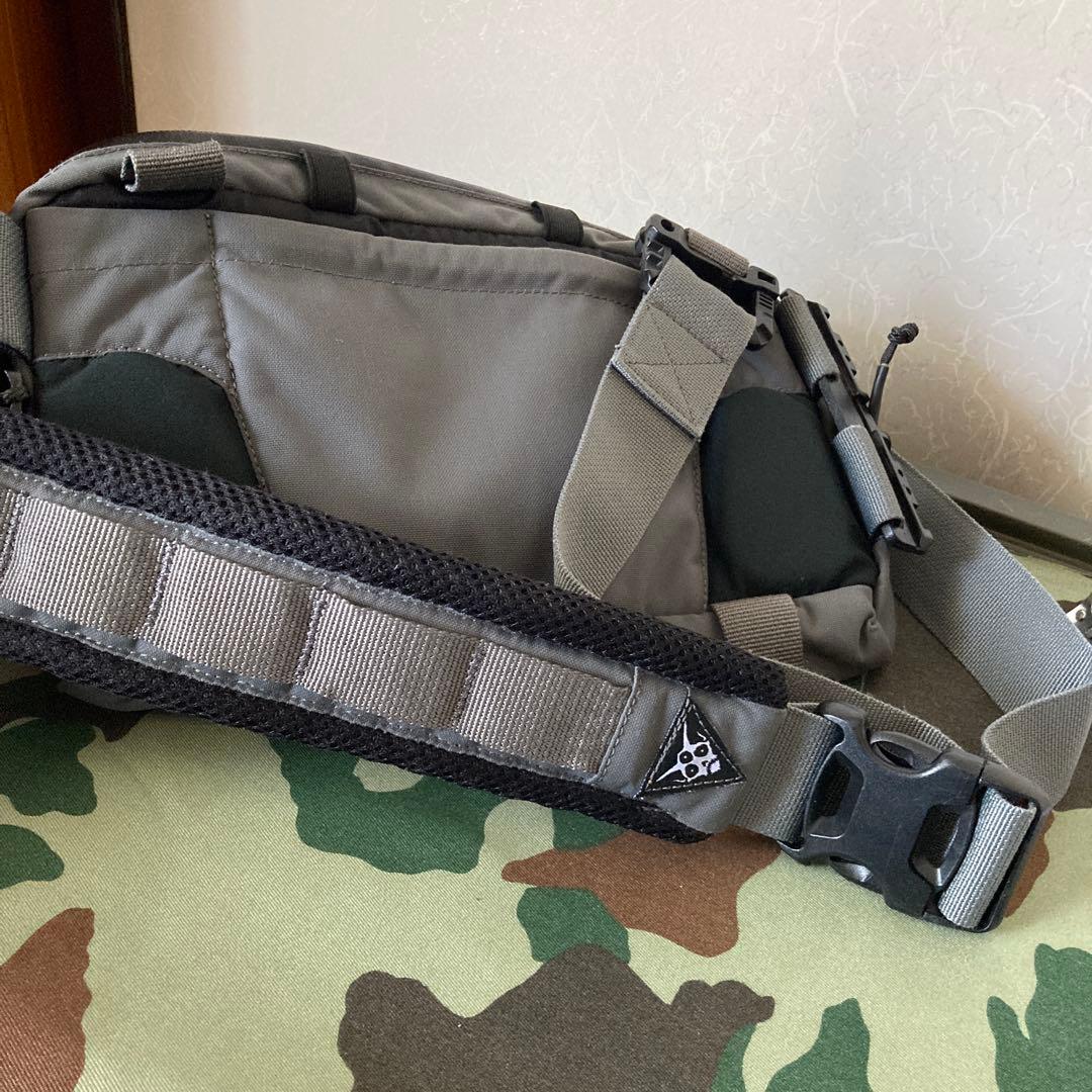 碓氷 雪乃　Lii Gear Mr Control グレー　ポーチ