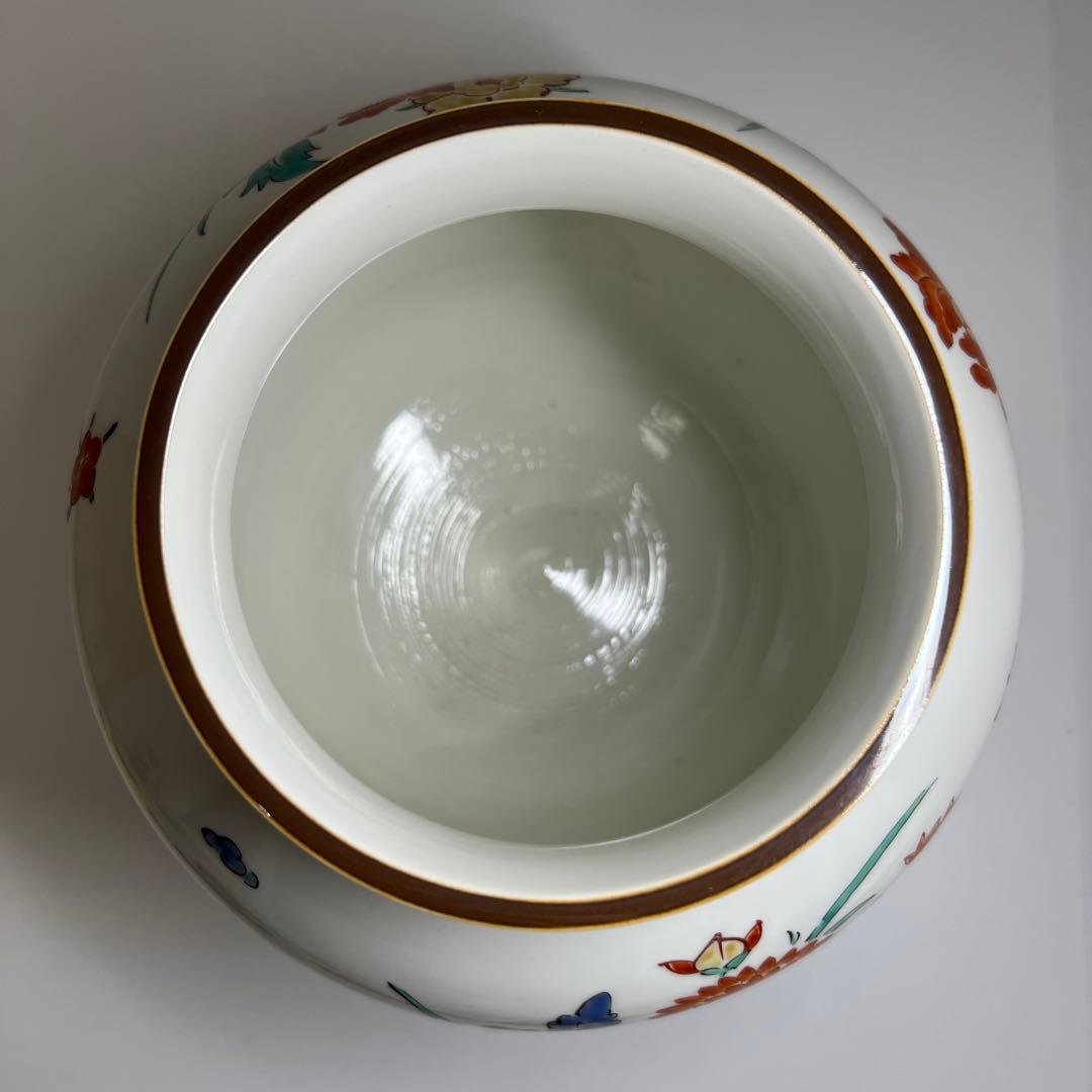 十三代酒井田柿右衛門　濁手菊牡丹文壷　共箱　最大幅約18㎝東Y7-0825⭐︎2F