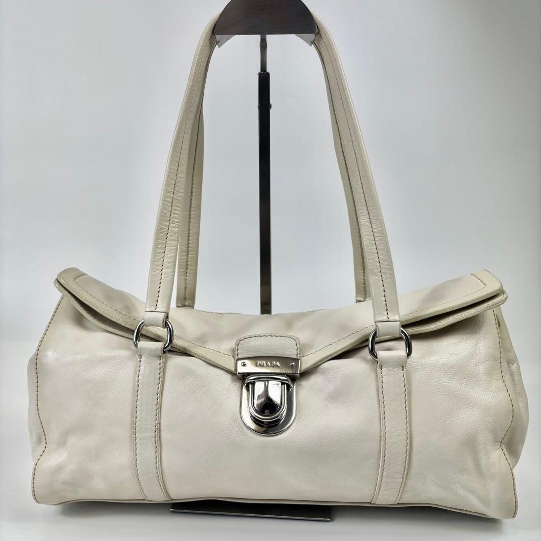 プラダ 三角ロゴ ショルダーバッグ ハンドバッグ 肩掛け Y2K ホワイト 白