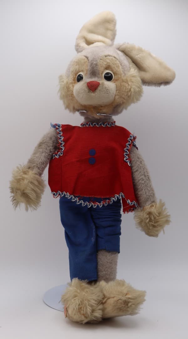 ウサギのぬいぐるみ人形