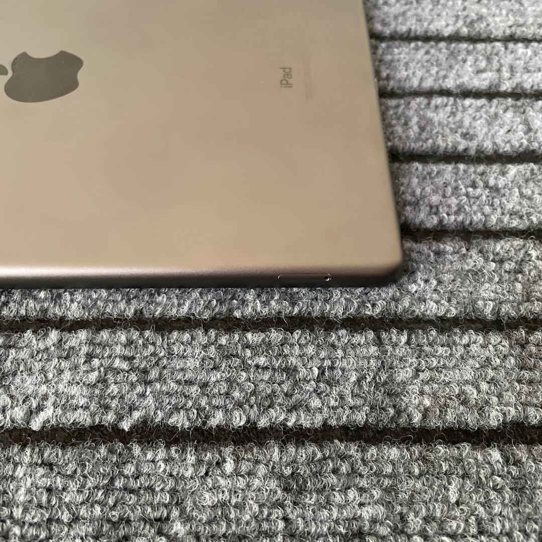 88 iPad 8世代 32GB SIMフリー スペースグレイ