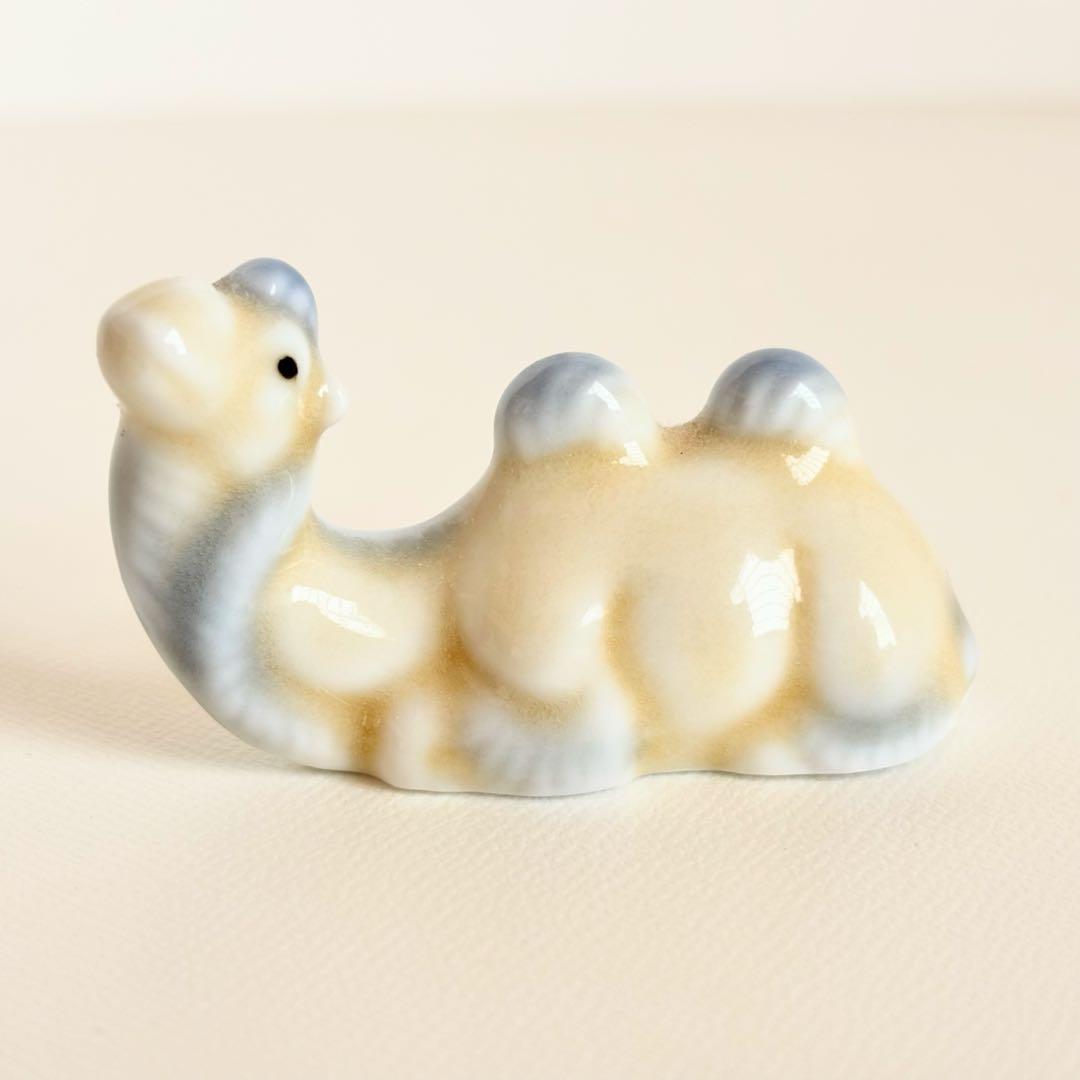 キャメルの陶器置物セット