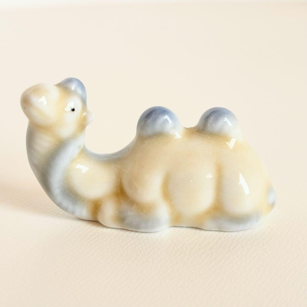 キャメルの陶器置物セット