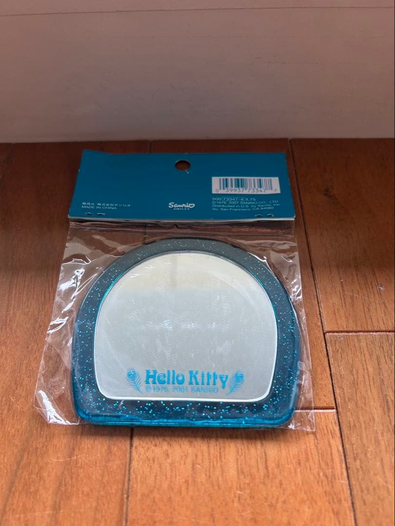 サンリオ　レトロ　クジャクキティ　鏡　未使用未開封　2001年