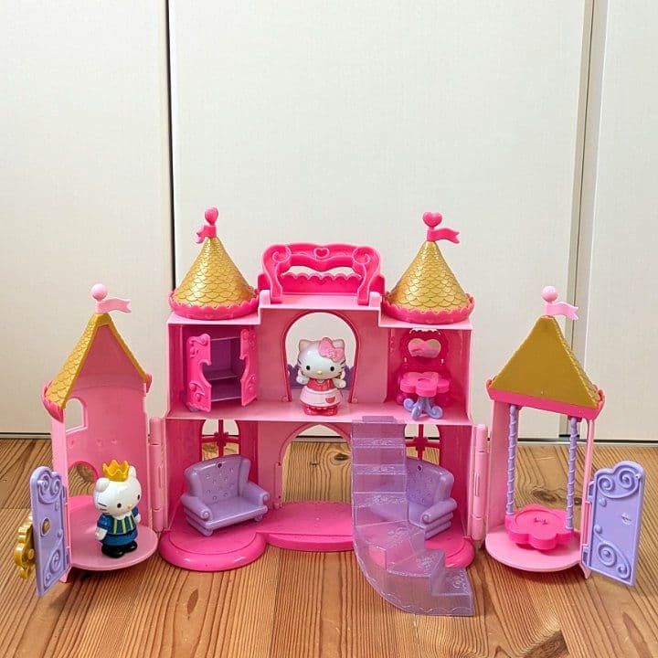 ハローキティと王子様のロイヤルキャッスル 着せ替え人形