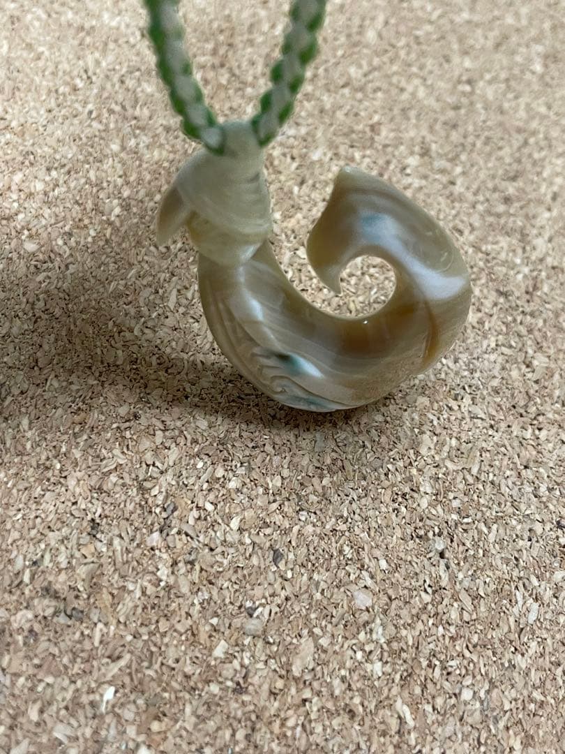 夜光貝ネックレス(ys31)シェルカービング、ボーンカービング