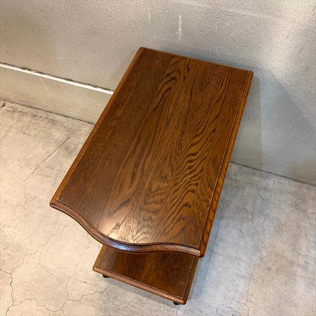 カントリーハウスのサイドテーブルワゴン