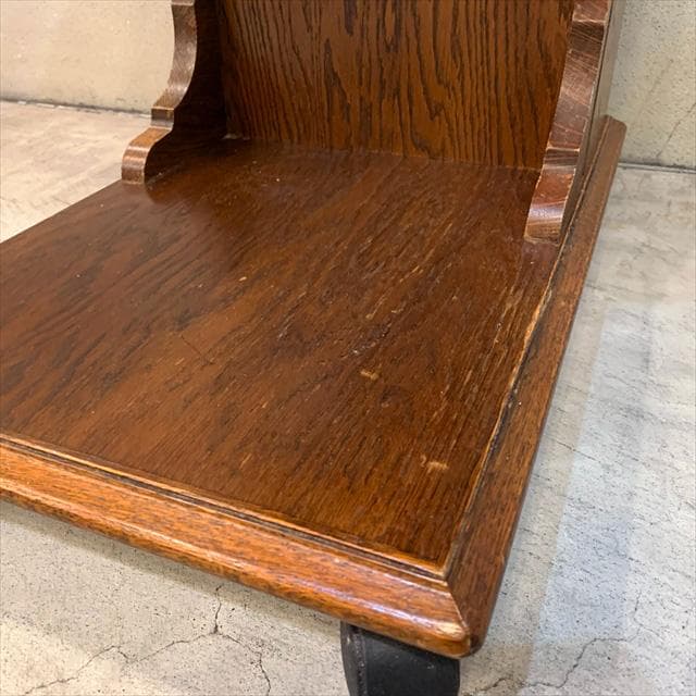 カントリーハウスのサイドテーブルワゴン