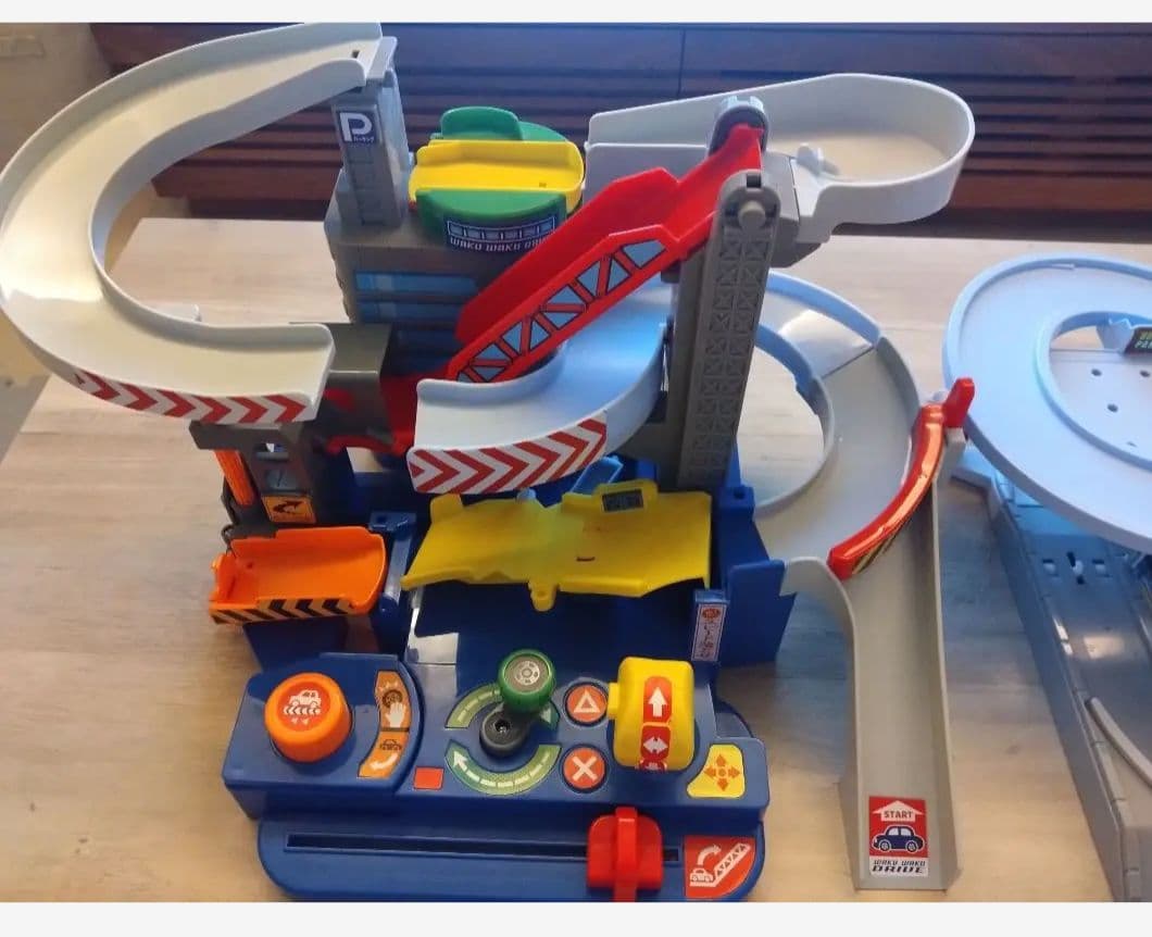 トミカ ぐるぐるバスタウン わくわくドライブ やまのぼりドライブ おまけ付き