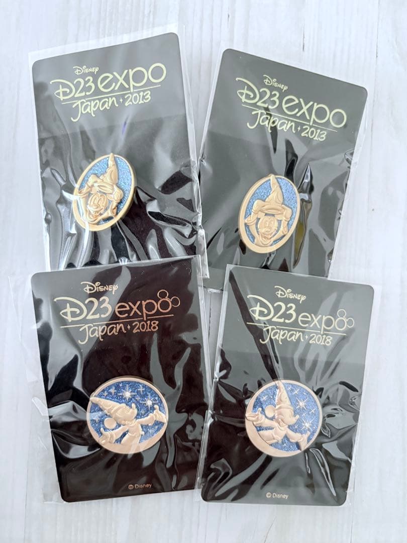 ディズニー　ピンバッジ　チャーム　127個　ディズニーストア