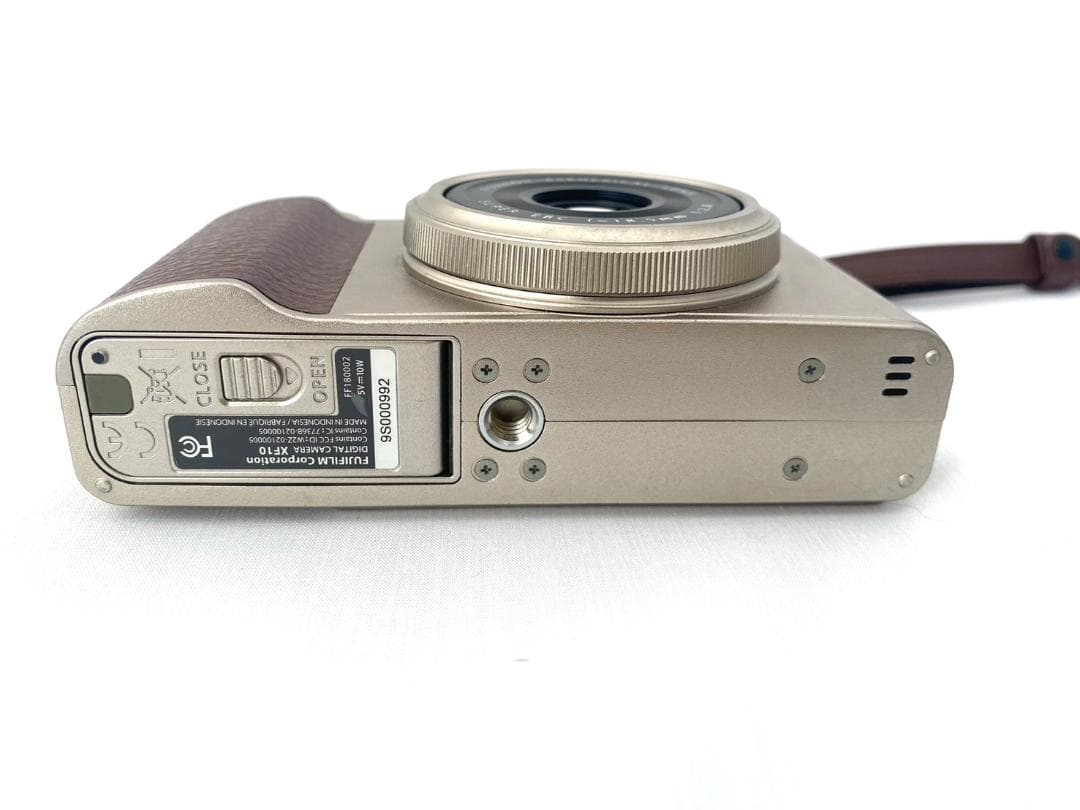 FUJIFILM XF10 シャンパンゴールド