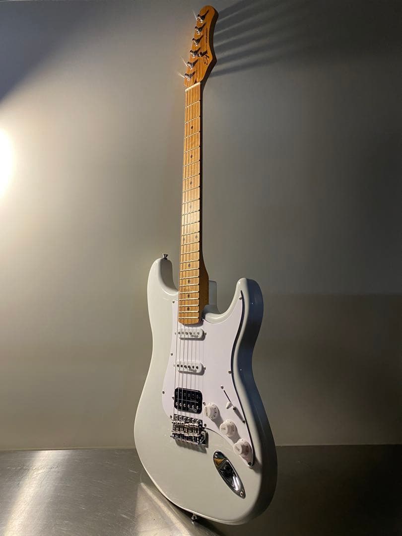 く*く様 【美品】ただの白いエレキギター
