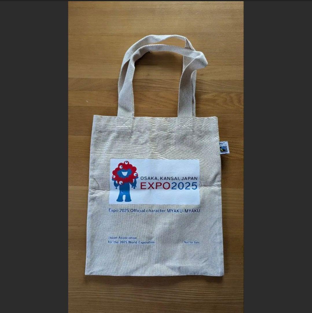 大阪・関西万博　ピンバッチ&グッズセット（ネックストラップ、ピンバッチケース付）